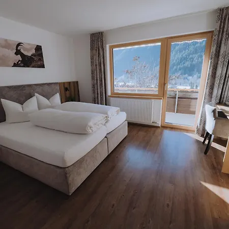 Sonnenhang Montafon לינה וארוחת בוקר 4*